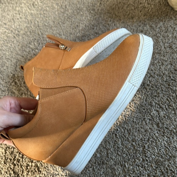 GUC CAMEL PLATFORM SNEAKER/BOOTIES - Picture 6 of 6